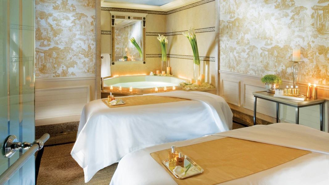 Four Seasons George V, photo 8