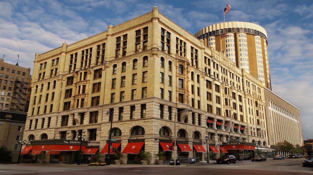 The Pfister Hotel, photo 2
