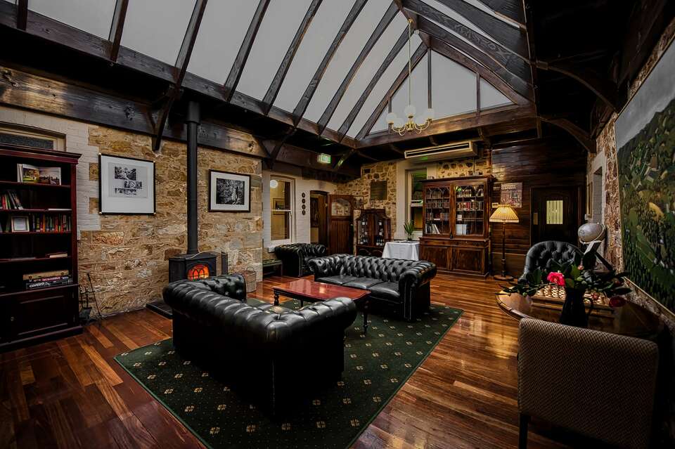 Mount Lofty House, photo 1