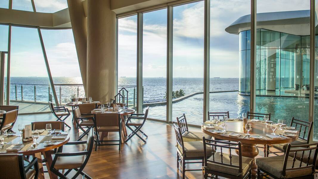 Conrad Manila, photo 3