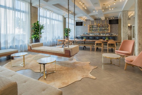 The Hi-Lo Hotel, photo 3