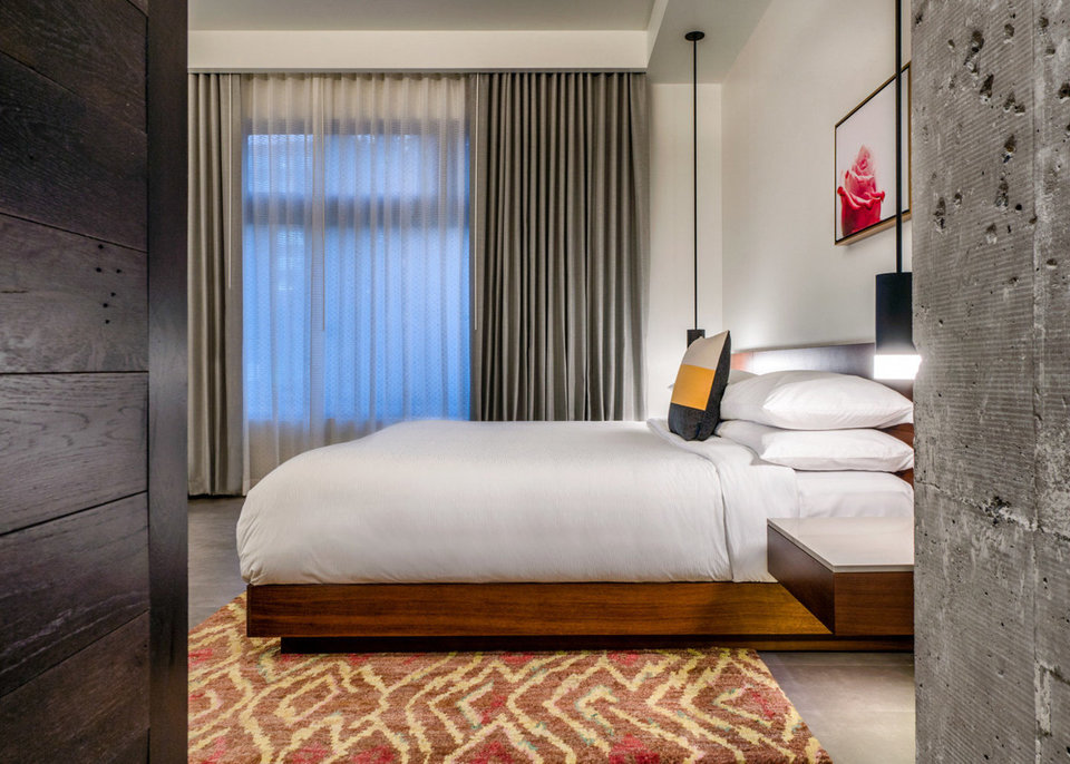 The Hi-Lo Hotel, photo 4
