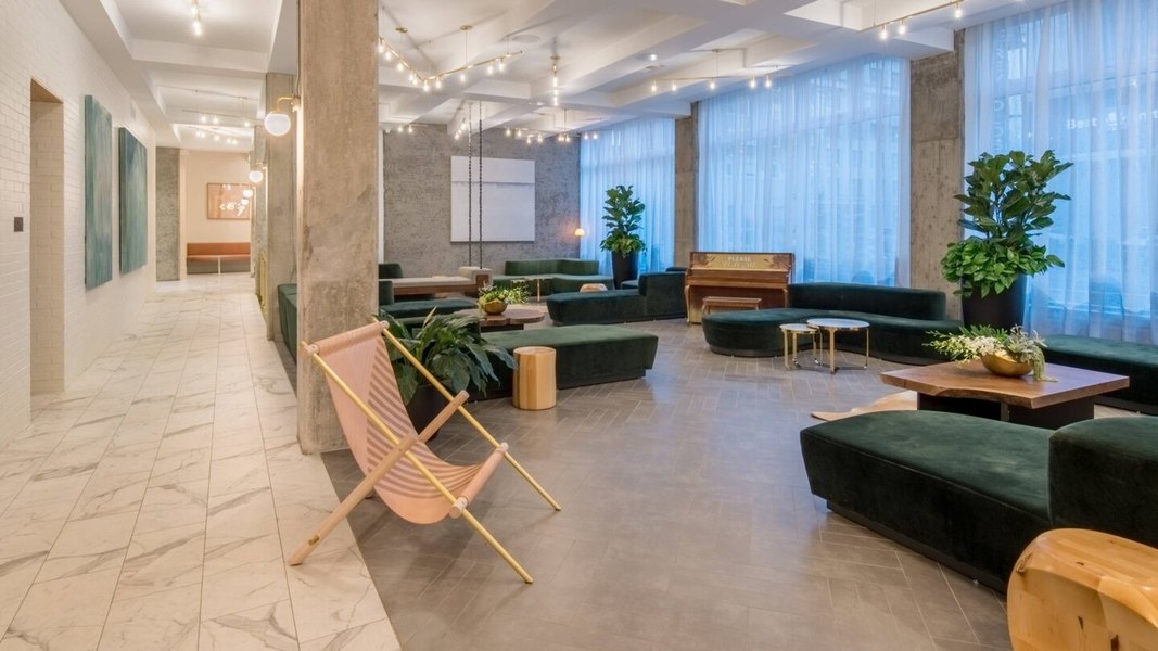 The Hi-Lo Hotel, photo 7