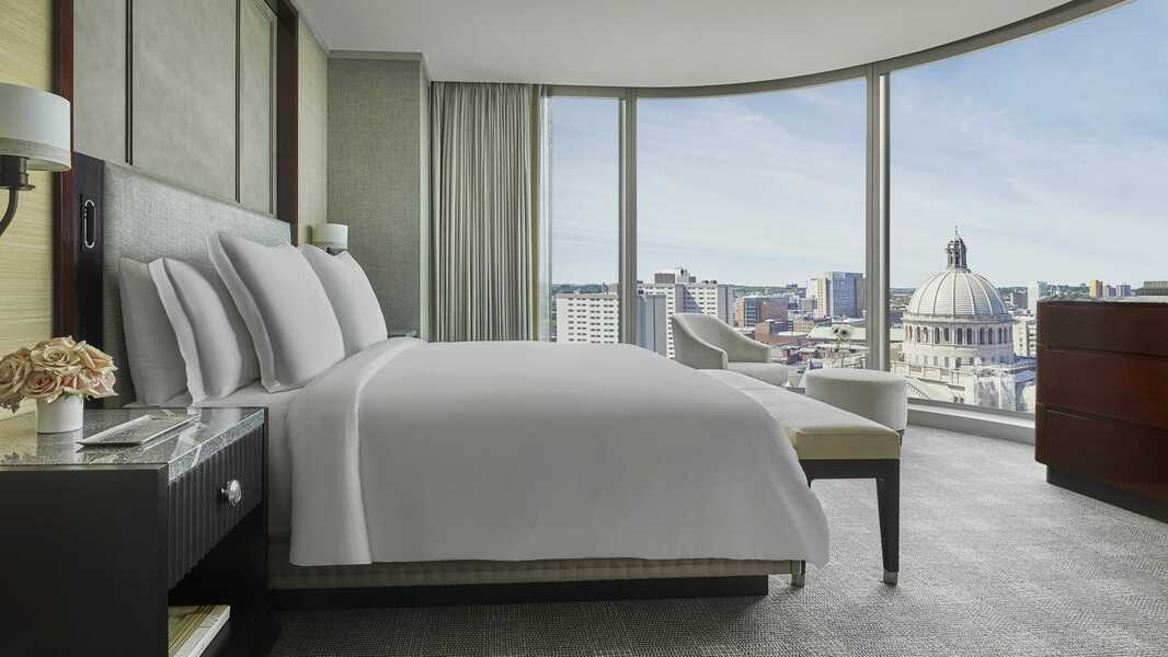 Four Seasons Hotel One Dalton Street, photo 2